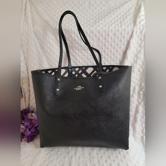 EUC COACH Leather Shoulder Bag Reversible - Picture 6 of 10